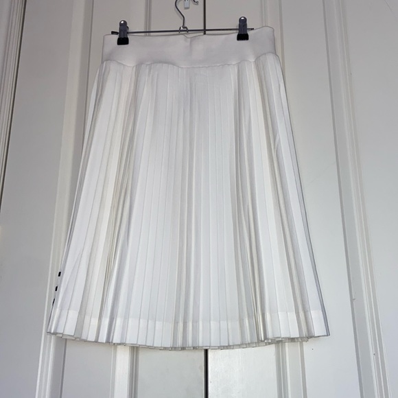 NWT Hello Yellow perfectly pleated tennis skirt with 3 black stripes - Picture 2 of 3